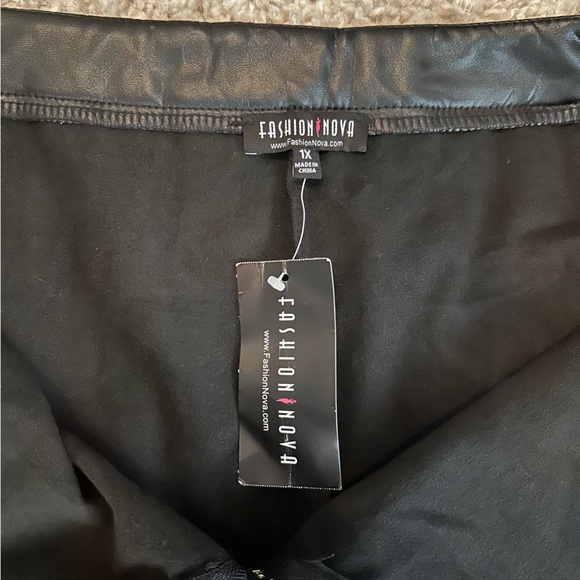 FASHION NOVA Never Worn Faux Leather Skinny Pants Size 1X NWT - Picture 5 of 6